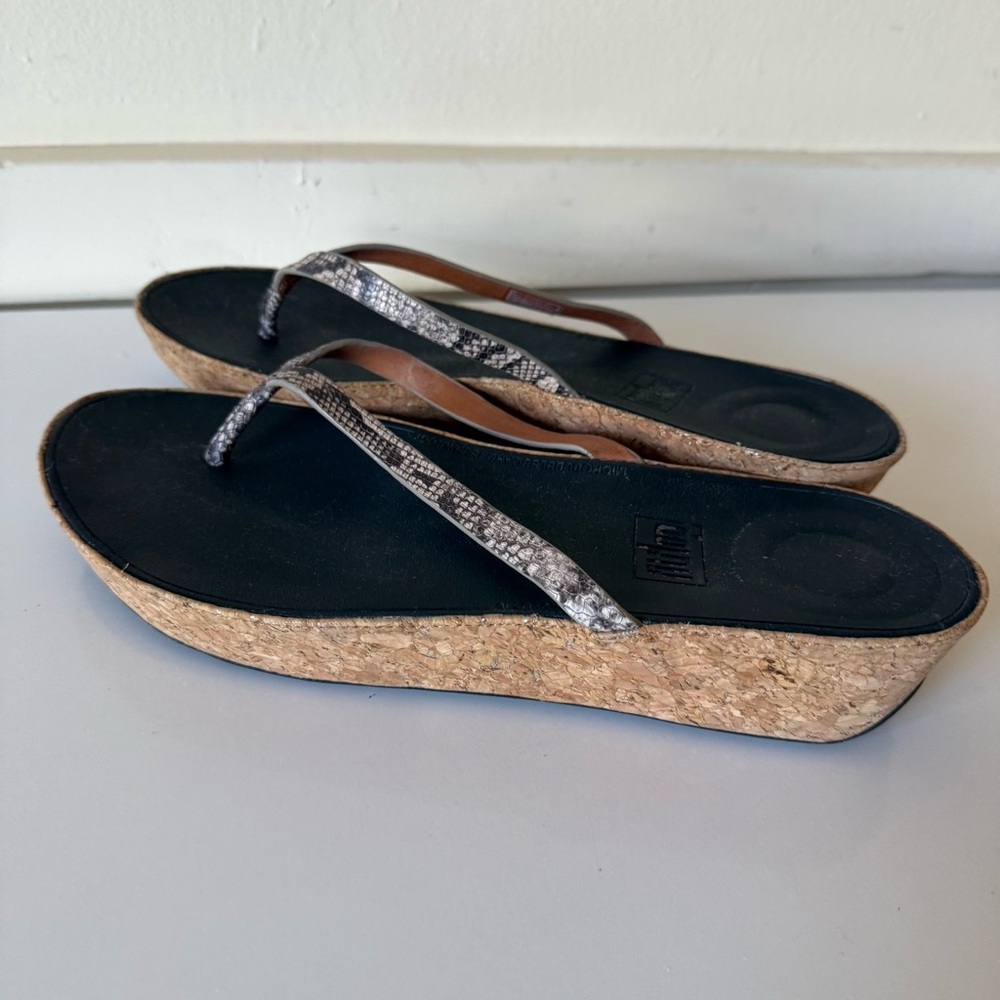 FitFlop Linny Cork Wedge Snake Print Thong Flip Flop Sandals SZ  10 Comfort Shoe